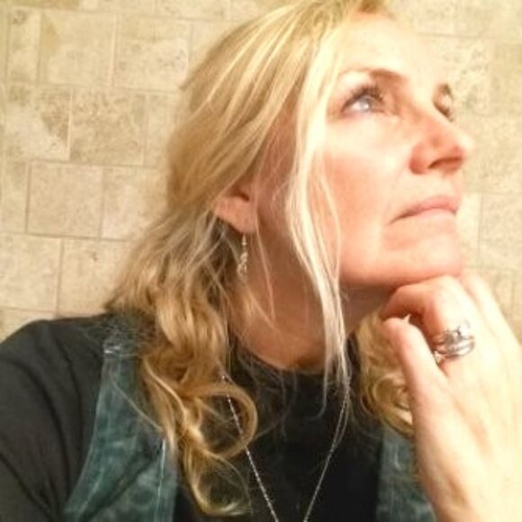 Meet your Posher, Just Gigi - Picture 1 of 1